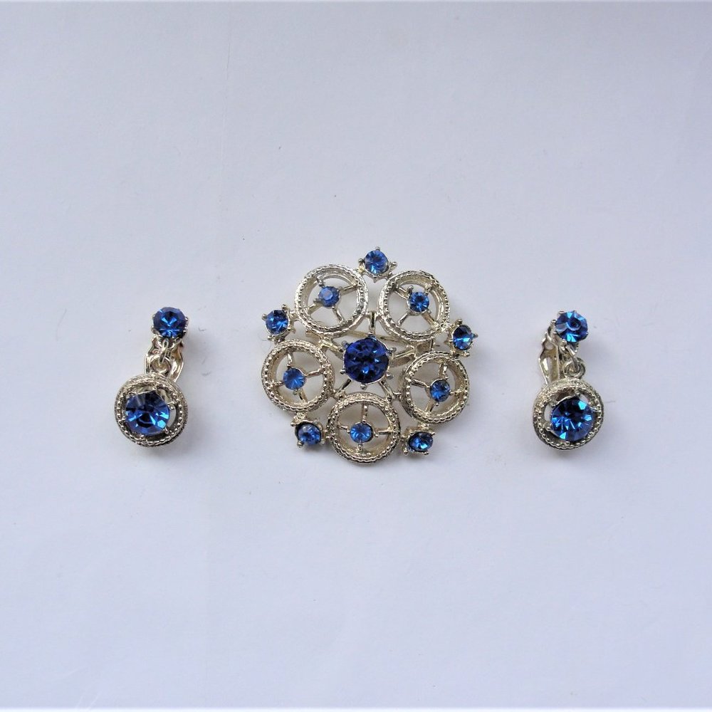 Vintage Goldtone Brooch Pin & Clip Earring Set